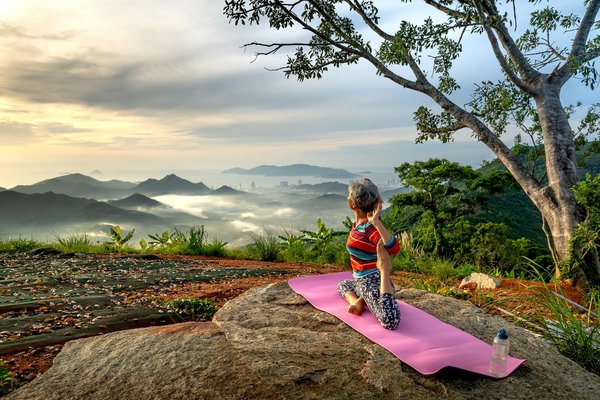 Comment organiser une retraite de yoga dans les montagnes du Népal?
